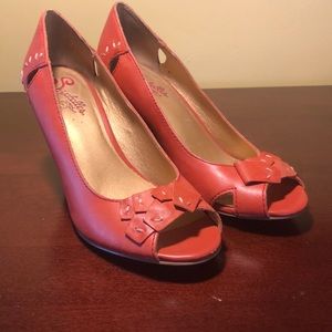 Seychelles red/orange leather peep-toe pump